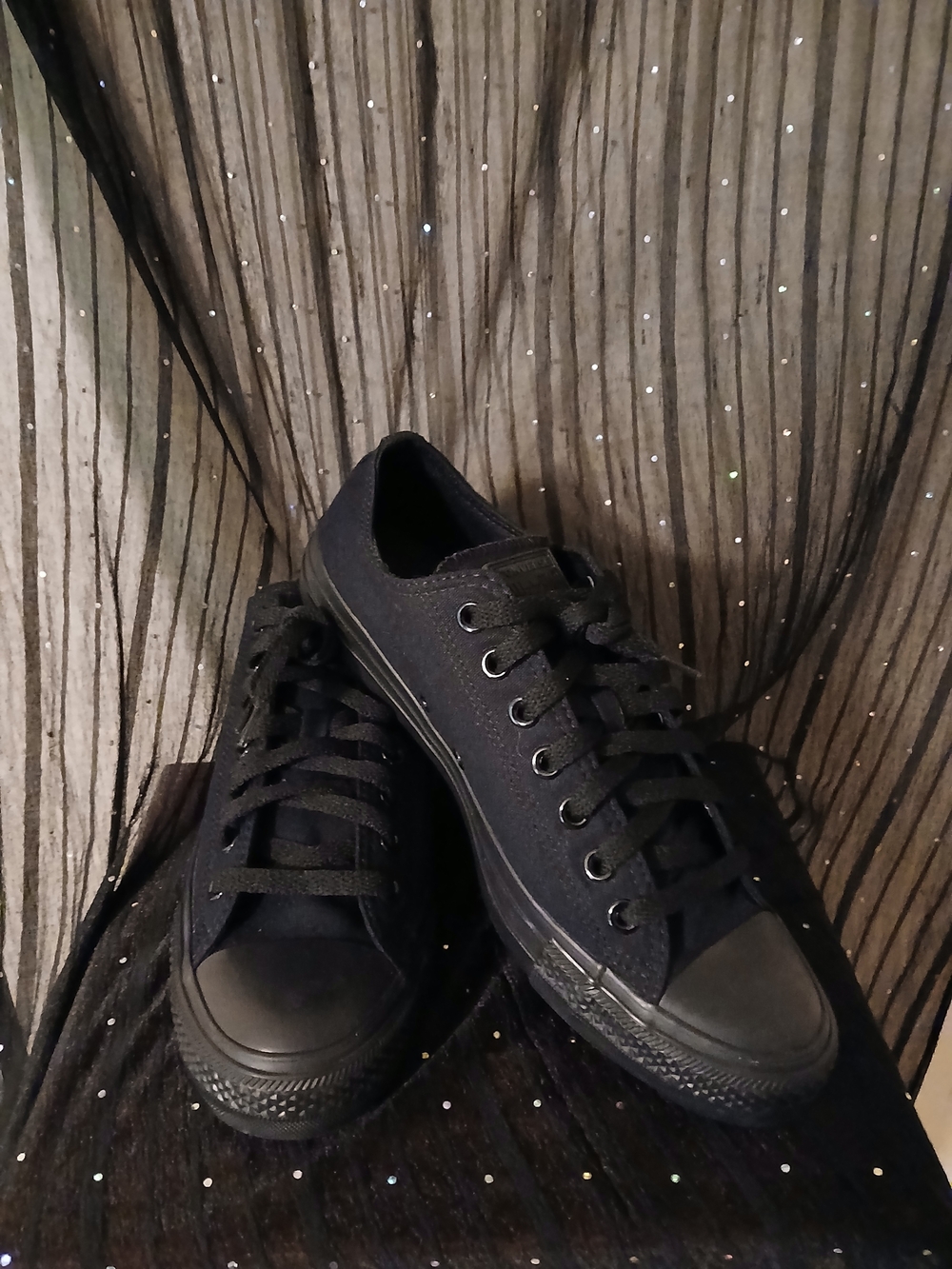 NWOT Mens Classic Converse Low-Top Canvas Sneakers in Black